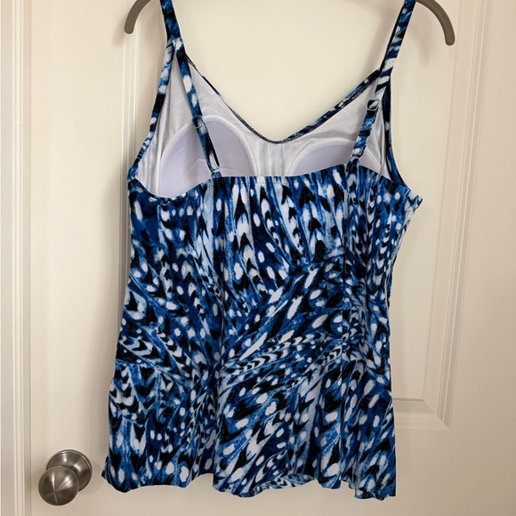 MagicSuit Chloe Tankini Top - Picture 4 of 9